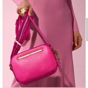 New with tags Barbie x Fossil collab leather camera crossbody! 💕💕
